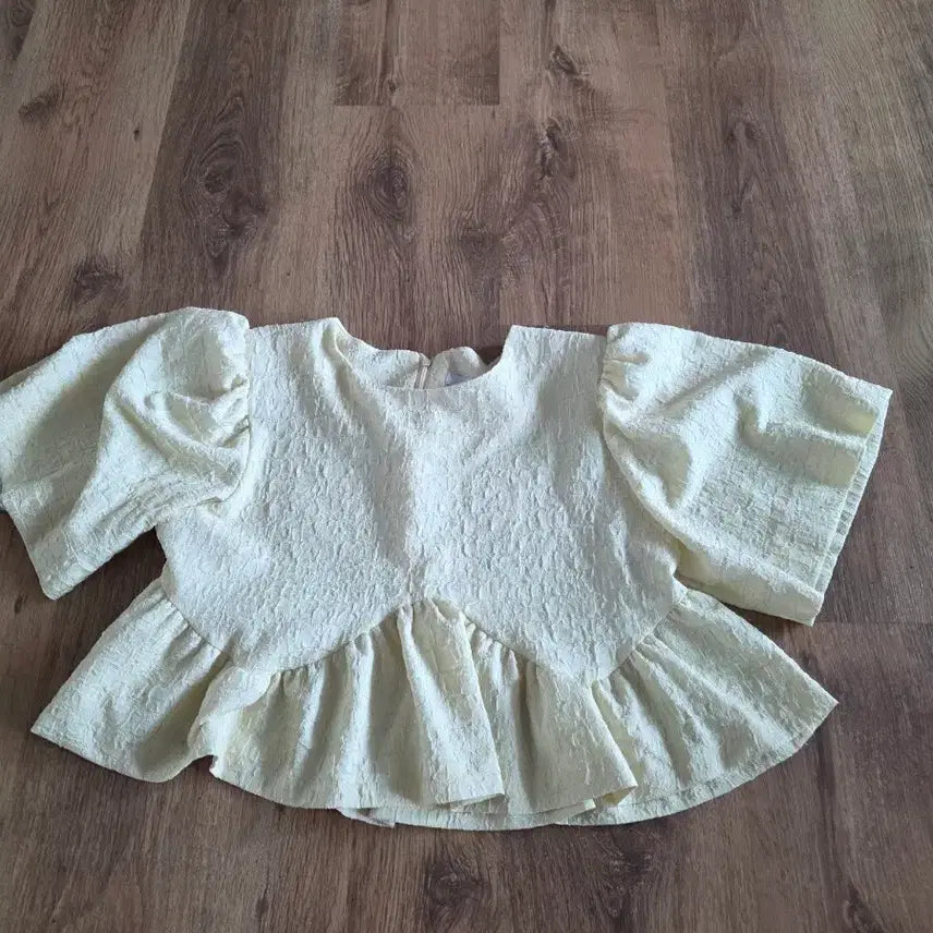 [BUNJANG] Light Yellow Cropped Blouse / 연노랑블라우스크롭
