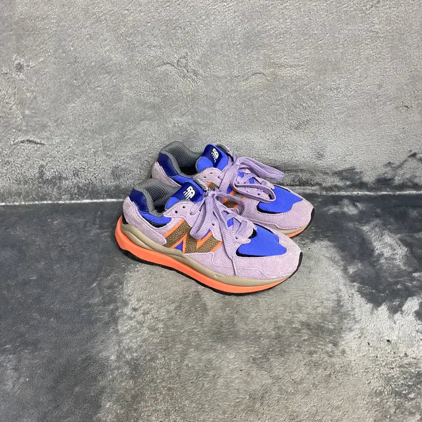 [BUNJANG] New Balance Sneakers 235 / 뉴발란스 운동화 235
