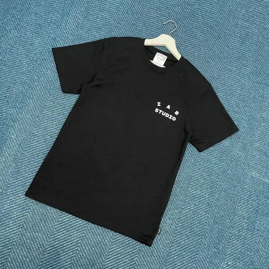 [BUNJANG] IUAM STUDIO 10th Anniversary T-Shirt Size S / [S] 아이앱스튜디오 10 주년 반팔티 만원샵