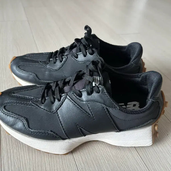 [BUNJANG] New Balance 327 Black WS327LB Sneakers (240) / 뉴발란스 327 블랙 색상 WS327LB  240