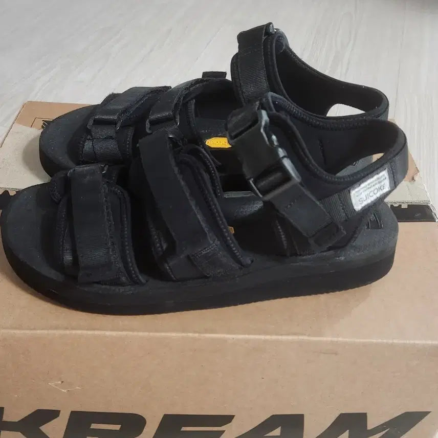 [BUNJANG] Suicoke Black Sandals / (260) 수이코크 블랙 샌들 팝니다.