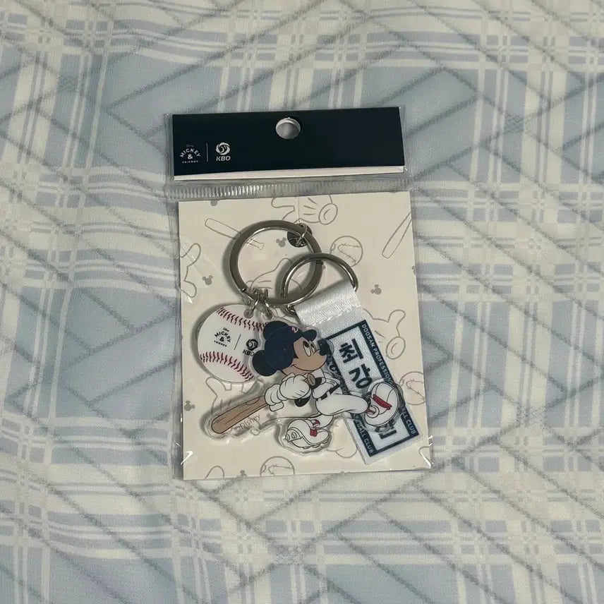 [BUNJANG] Doosan Bears x Disney Collaboration Mickey Mouse Keyring / 두산 디즈니 콜라보 미키마우스 키링