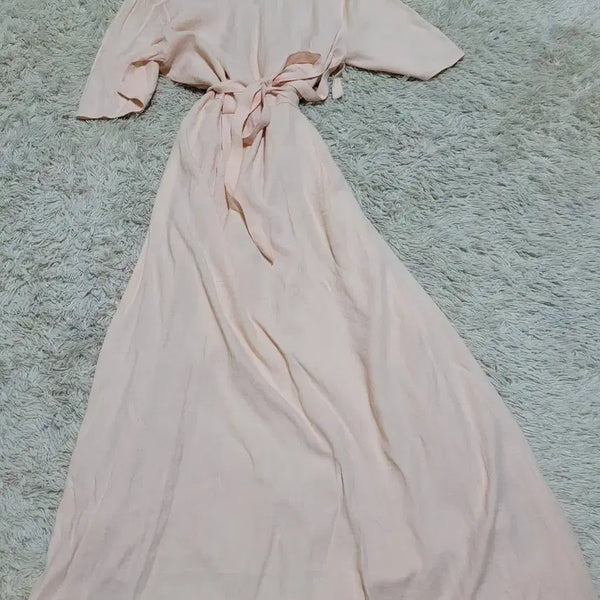 [BUNJANG] Beige Long Dress with Floral Accent / 베이지색 롱 원피스