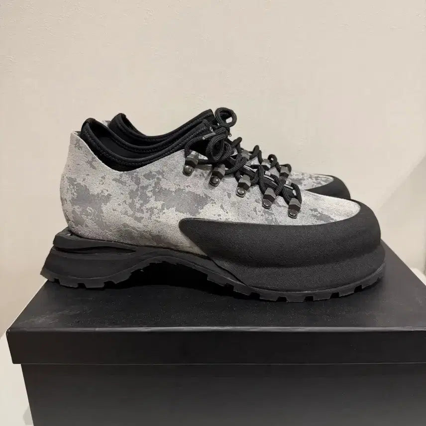 [BUNJANG] Demon Sneakers Size 43 / 데몬 스니커즈 43