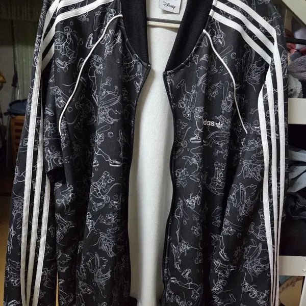 [BUNJANG] Adidas x Disney Collaboration Goofy Pattern Track Top Jacket / [초레어] 아디다스X디즈니 콜라보 구피 패턴 트랙탑