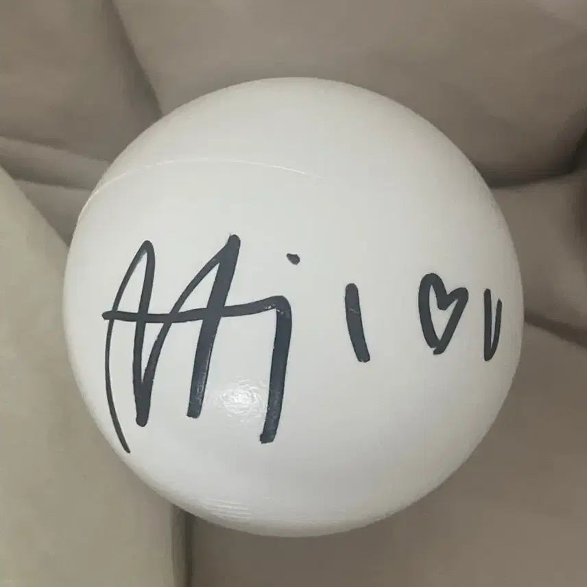 [BUNJANG] KICKFLIP Minje Signed Ball / 킥플립 민제 싸인볼