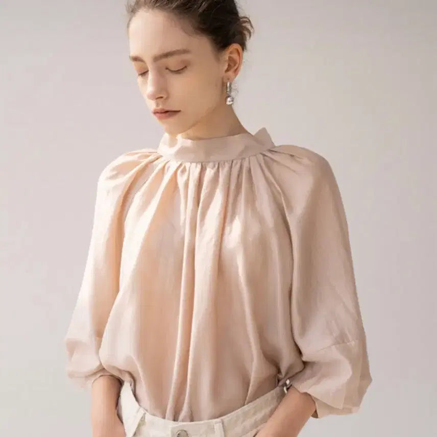 [BUNJANG] Kinder Salmon Gathered Neck Blouse / 킨더살몬 개더드넥 블라우스