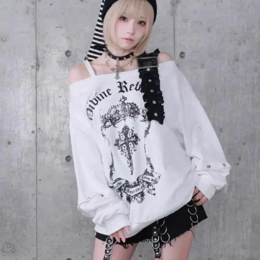 [BUNJANG] Amilige White Cross Off-Shoulder Sweatshirt / [정품] 아밀리지 크로스 오프숄더 스웻 맨투맨 화이트 FREE