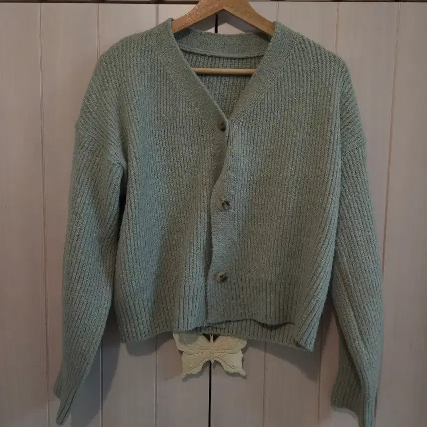 [BUNJANG] Mint V-Neck Button-Up Cropped Knit Cardigan / 니트 가디건