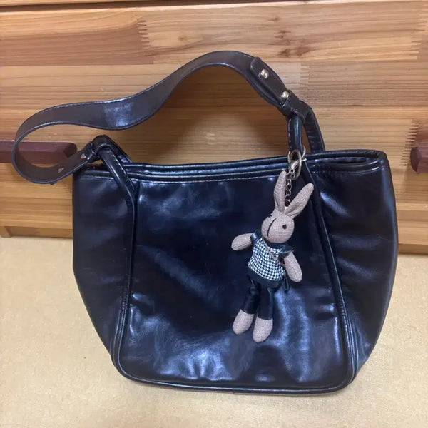 [BUNJANG] Black Shoulder Bag with Rabbit Keychain / 검정색 숄더백 + 토끼 키링