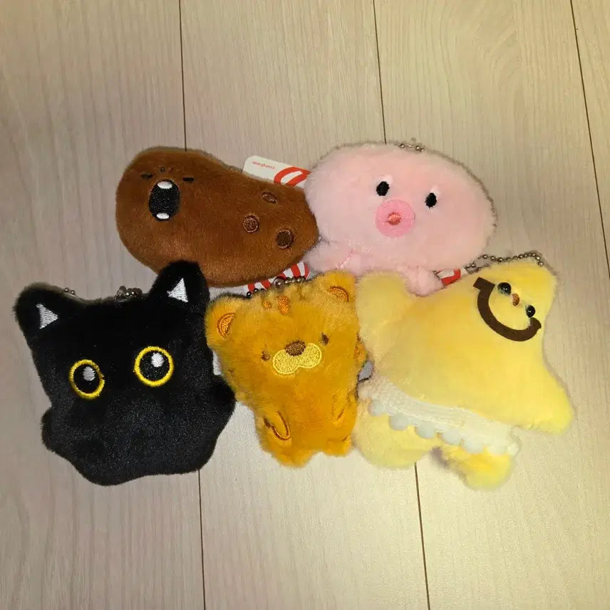 [BUNJANG] Mini Claw Machine Charm Keychain Accessory Set (5 Types) / 미니 인형뽑기 군번줄 키링 인형 소품 5종 일괄 세트