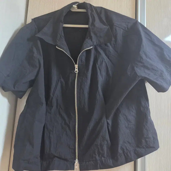 [BUNJANG] Black Zip-Up Short-Sleeve Jacket / 검정색 집업 반팔 자켓