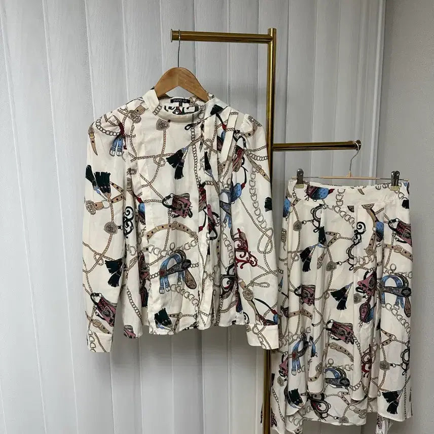 [BUNJANG] Studio Lab Chain Pattern Blouse Skirt Set / 스튜디오랩 체인 패턴 블라우스 스커트 세트 S