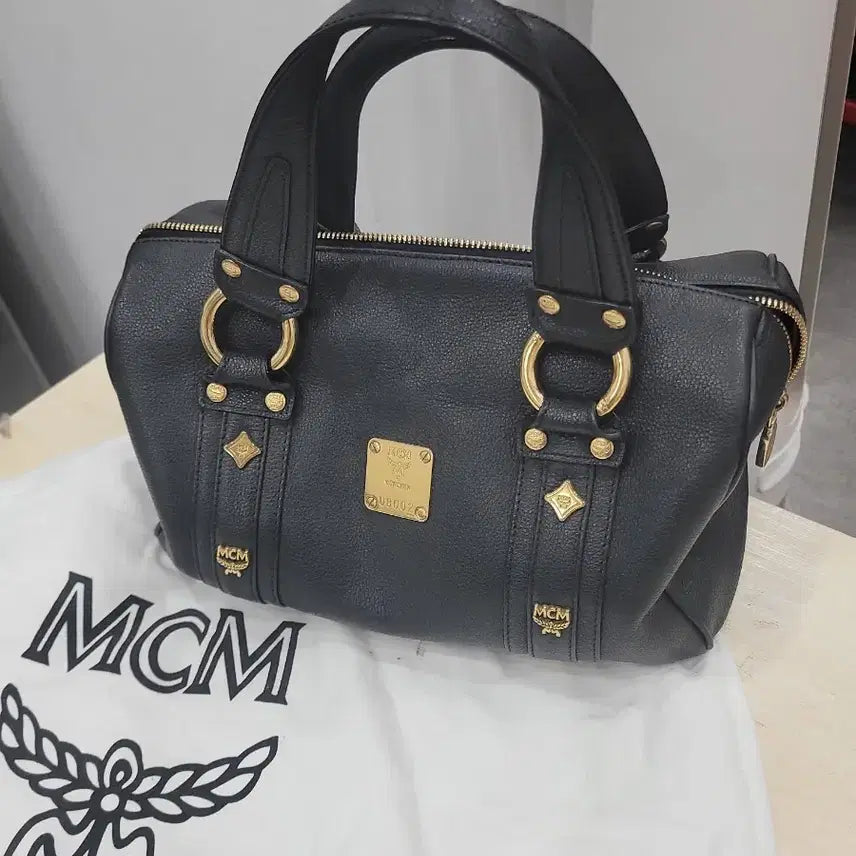 [BUNJANG] MCM Black Gold Logo Tote Bag / MCM 가방 블랙 금장 정품
