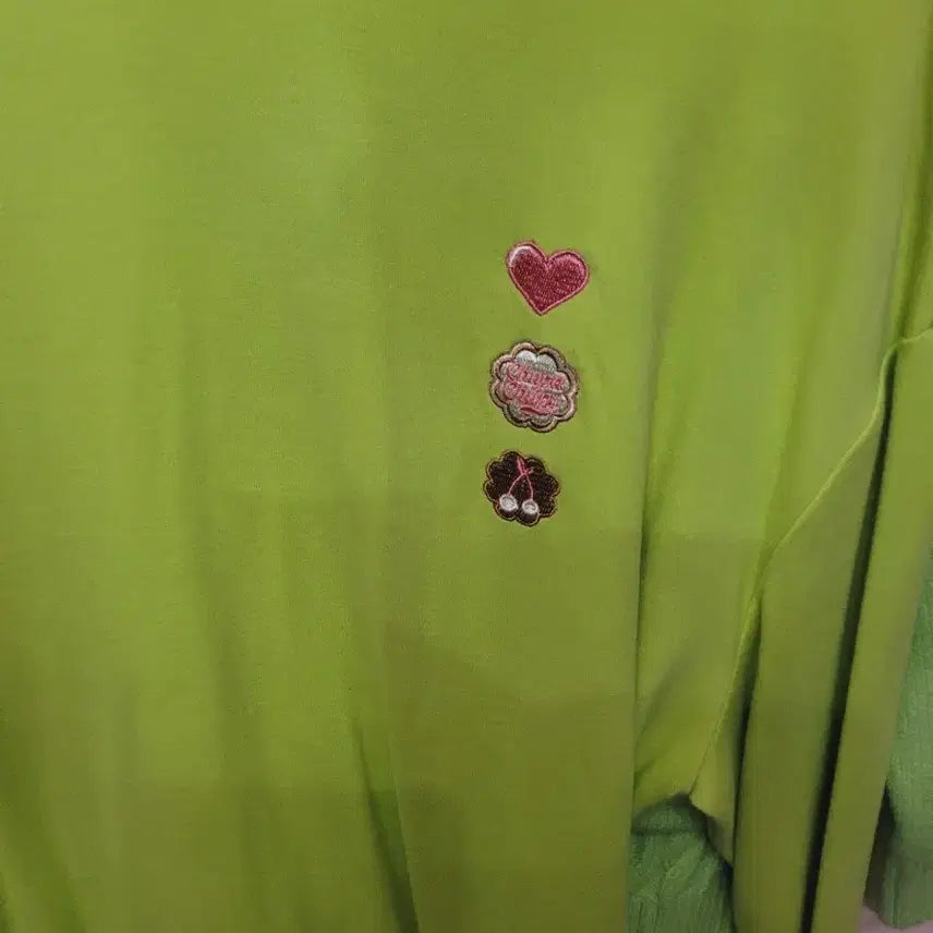 [BUNJANG] Chup Chups Cherry Heart Applique Lime T-shirt / 수입 춥팝춥수하트 체리 와펜