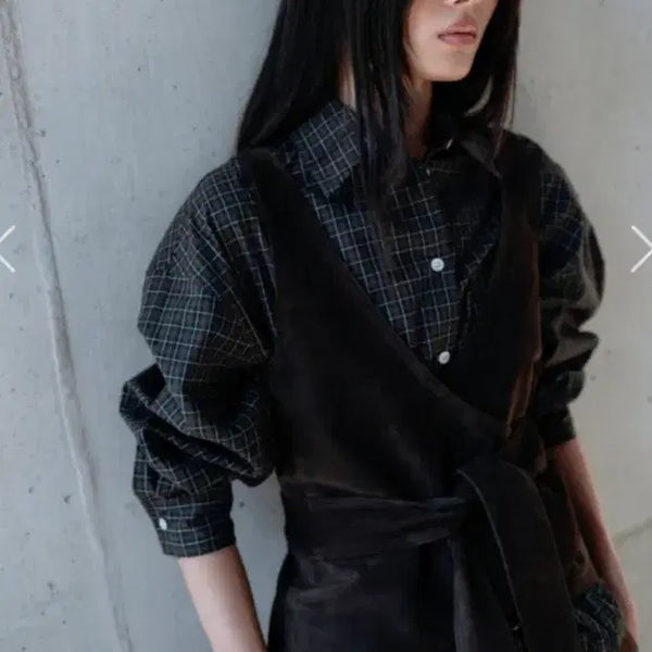 [BUNJANG] Monoha Dusty Suede Apron - Brown / 모노하 더스티 스웨이드 에이프런 (새상품)