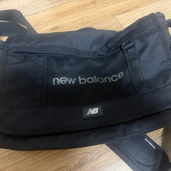 [BUNJANG] New Balance Crossbody Bag Black / 뉴발란스 크로스백 블랙+가방 교신교환