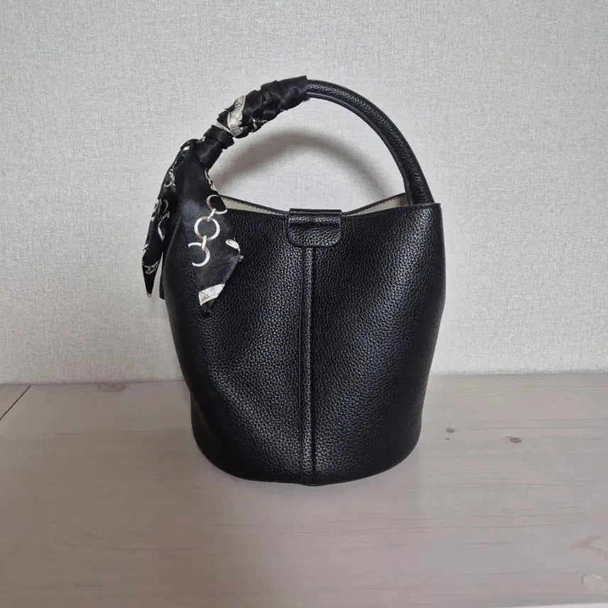 [BUNJANG] Black Leather Shoulder Bag / 검정색 가죽 숄더백