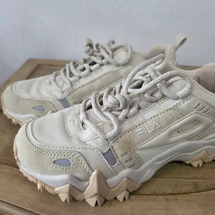 [BUNJANG] Fila Oakment Beige Sneakers / 휠라 운동화 220