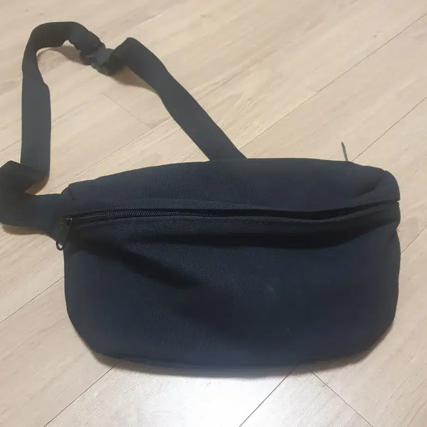[BUNJANG] Uniqlo Black Crossbody Bag / 유니클로 크로스백