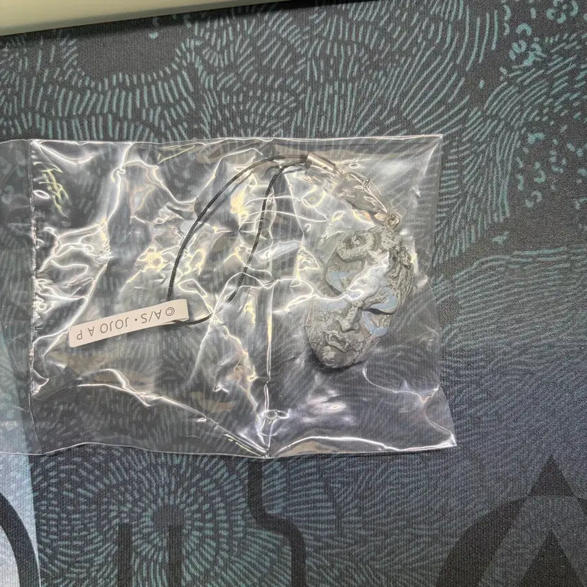 [BUNJANG] JoJo's Bizarre Adventure Stone Mask Keychain / 죠죠 돌가면 키링