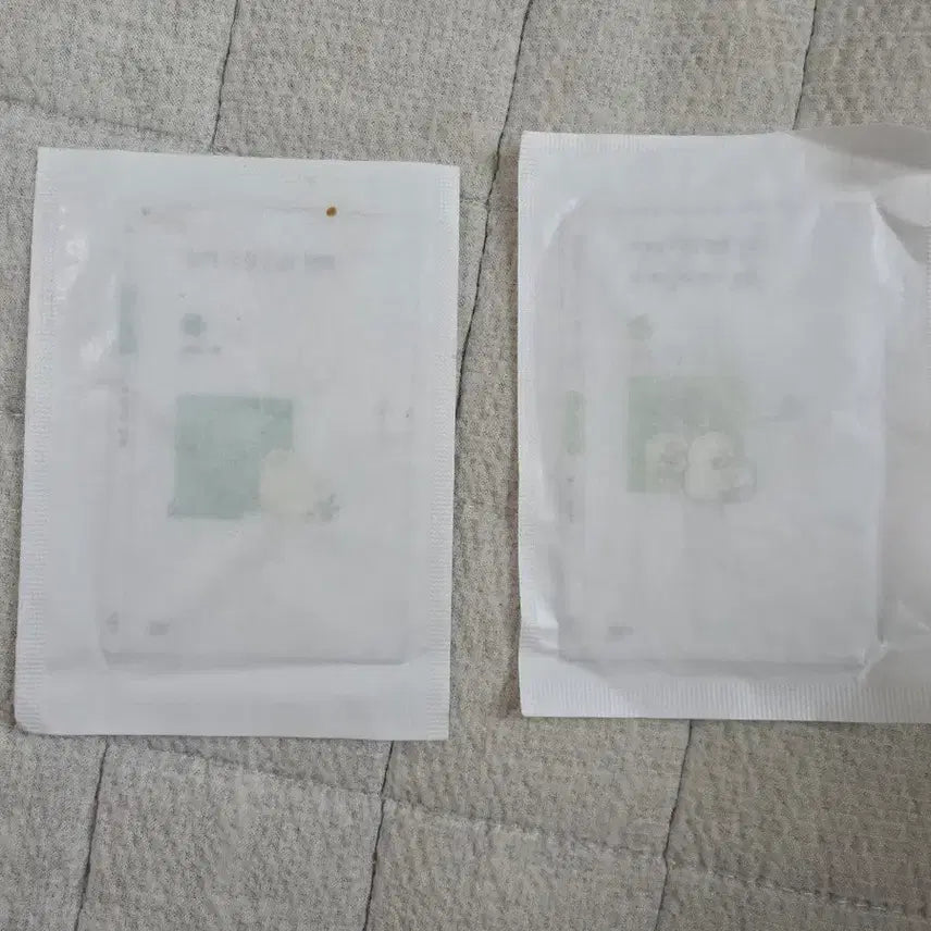[BUNJANG] Minumsa Bread Bookmark Set (2 pcs) / 민음사 빵 책갈피 미개봉 2개 일괄판매해요