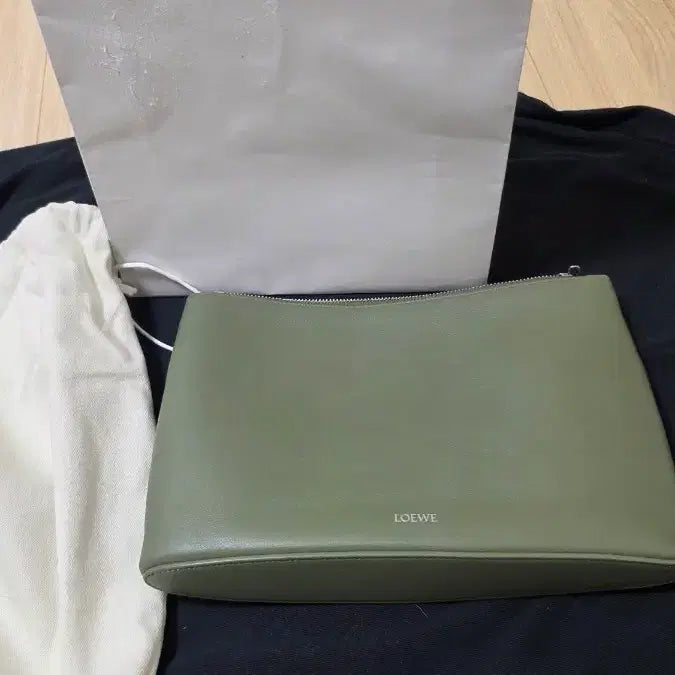 [BUNJANG] Loewe Olive Green Leather Clutch Pouch / 로에베 올리브 그린 클러치 파우치