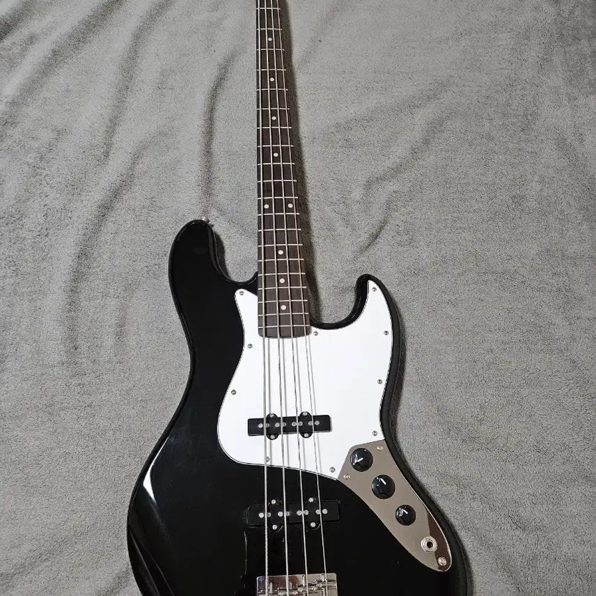 [BUNJANG] Fender Squier Affinity Jazz Bass Guitar / 펜더 스콰이어 어피니티 재즈 베이스기타