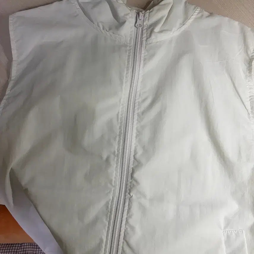 [BUNJANG] White Windbreaker Vest / 바람막이 조끼 화이트
