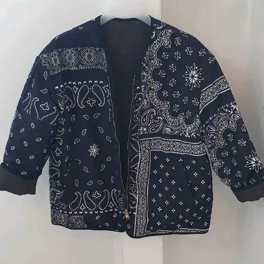 [BUNJANG] Reversible Paisley Pattern Jumper / 패셔너블한 페이즐리 패턴으로 포인트를 줄 수 있는 리버시블 양면 점퍼예요한쪽은 브라운