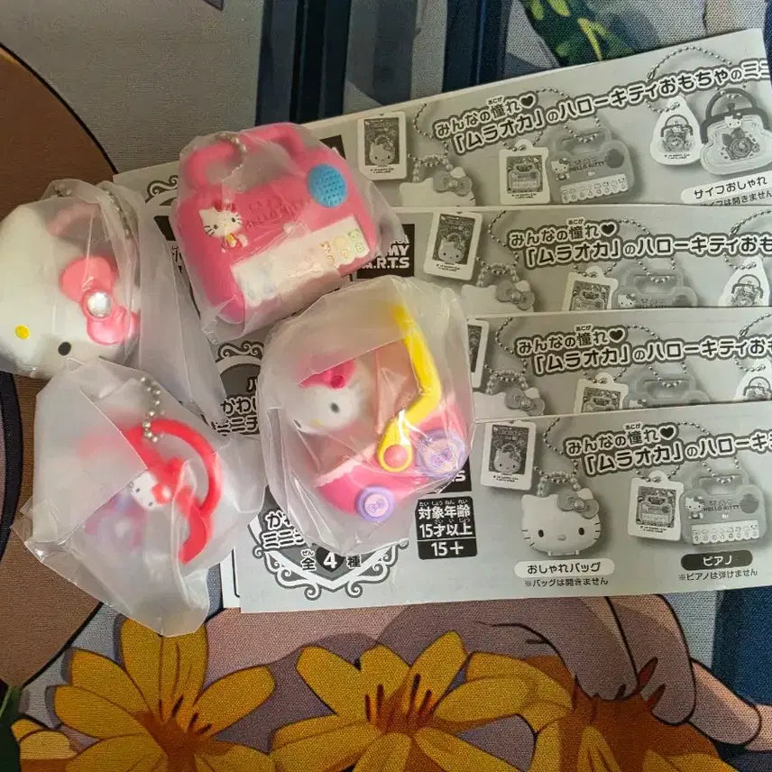 [BUNJANG] Sanrio Hello Kitty Miniature Gacha Keychain Full Set (4 Types) / (정품)헬로키티 귀여운 장난감 미니어처 키링 가챠 4종 풀세트