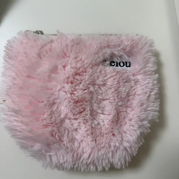 [BUNJANG] AEIOU Fur Pouch M Size / aeiou 아에이오우 퍼 파우치 m 사이즈