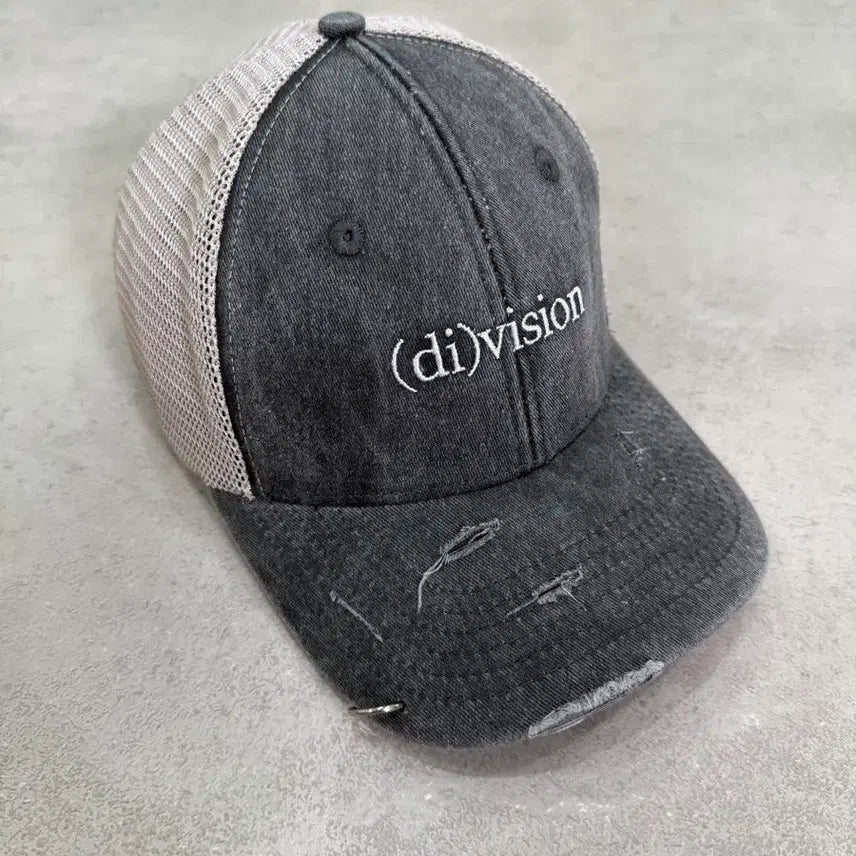 [BUNJANG] (di)vision Distressed Washed Piercing Trucker Cap / (di)vision 디스트레스드 워싱 피어싱 트러커캡