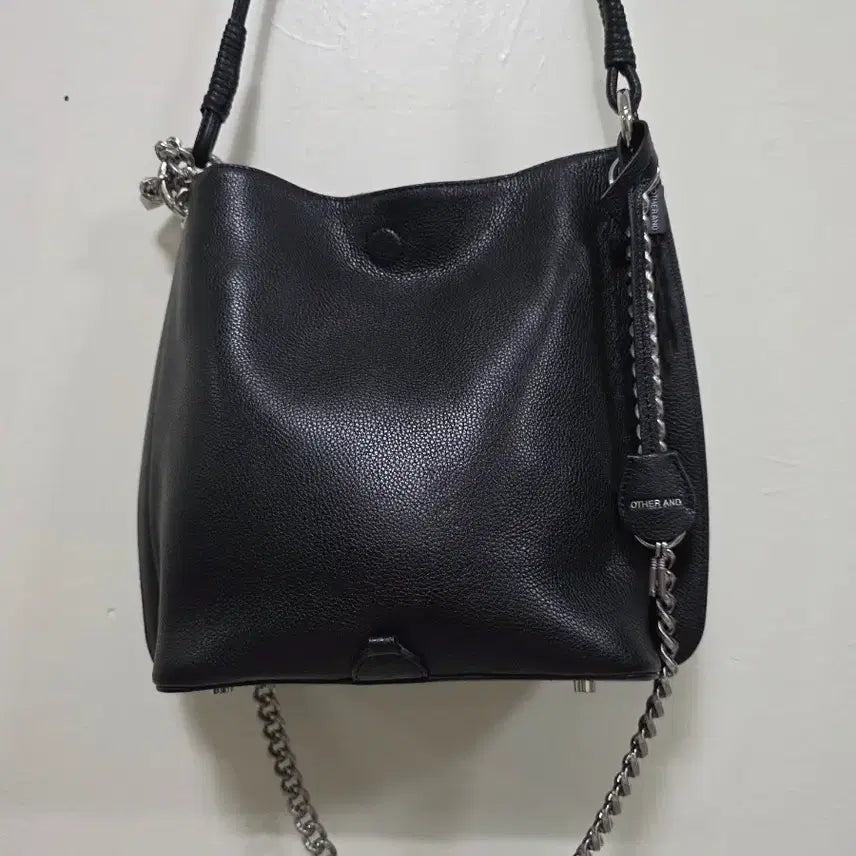 [BUNJANG] OTHER AND Women's Leather Shoulder Bag Black / OTHER AND 여성 가죽 숄더백 블랙.260827