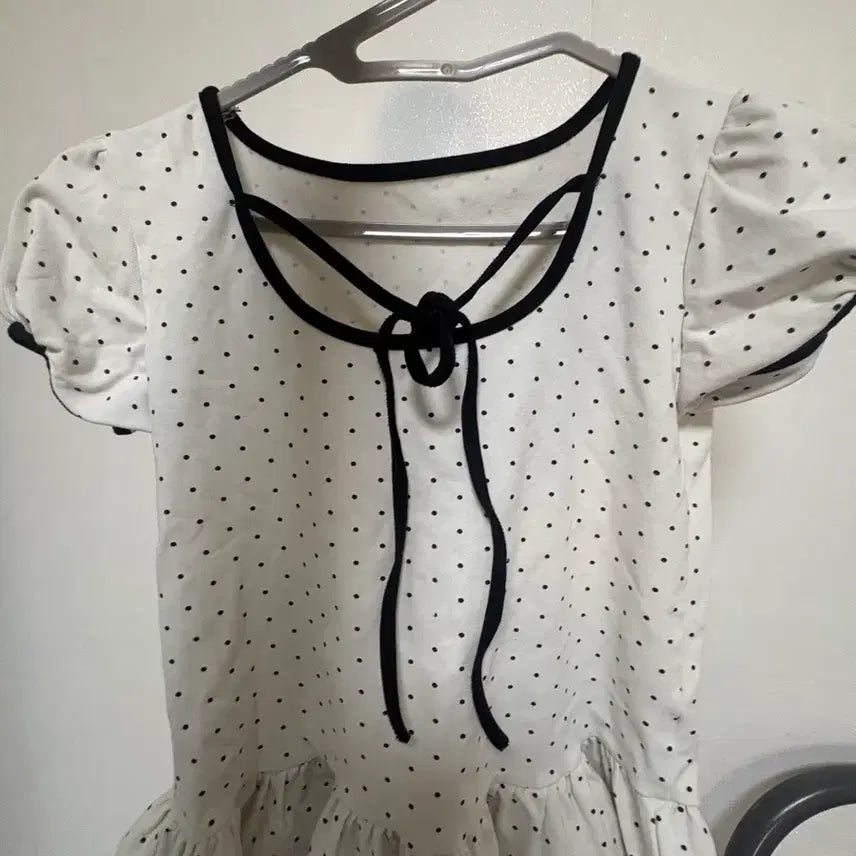 [BUNJANG] Polka Dot Pattern Clothing / 도트 무늬 옷