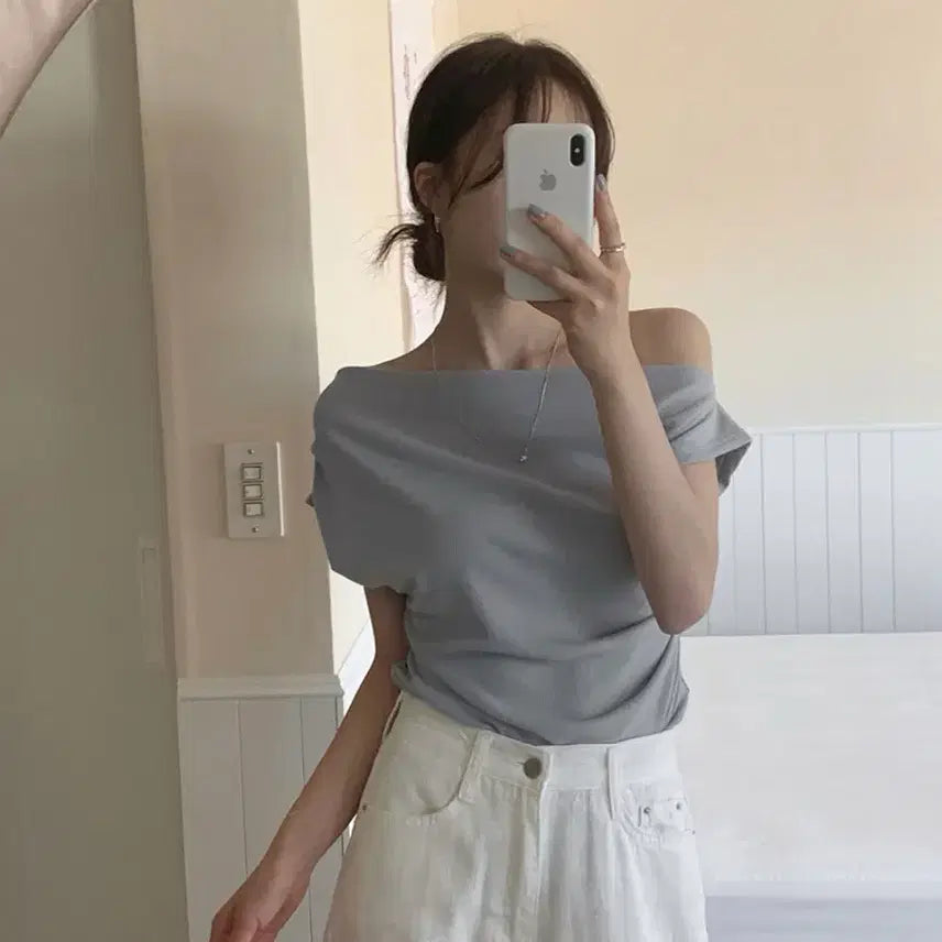 [BUNJANG] French of Muse Off-Shoulder Drape Blouse / 프렌치오브 뮤즈 오프숄더 드레이프 가을옷 블라우스 원숄더