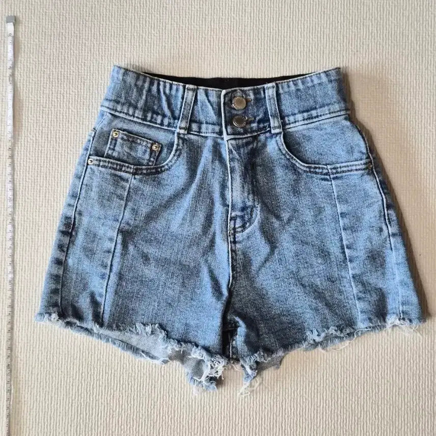 [BUNJANG] Two-Button High-Waisted Denim Shorts / 투버튼 청반바지 데님숏팬츠
