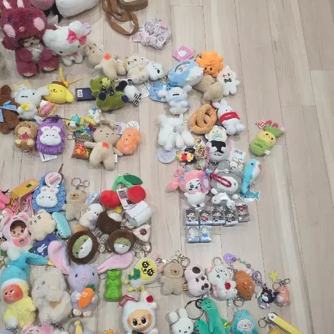 [BUNJANG] Arcade Prize Plushies & Goods Bundle (80+ Items) / 오락실 경품 뽑기 잡화  인형  80개 이상