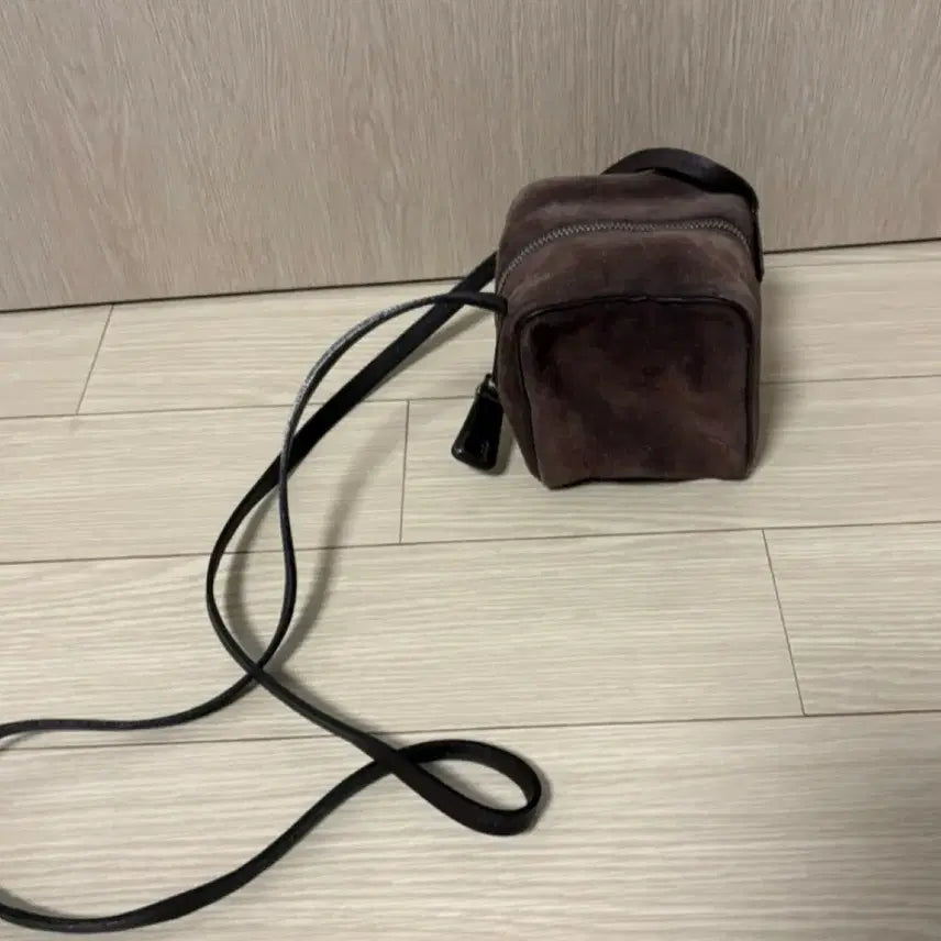[BUNJANG] Bally Suede Crossbody Bag / (정품) 발리 크로스백