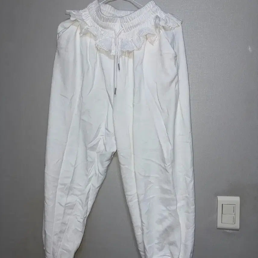 [BUNJANG] White Lace Jogger Pants / 화이트 레이스 조거 팬츠