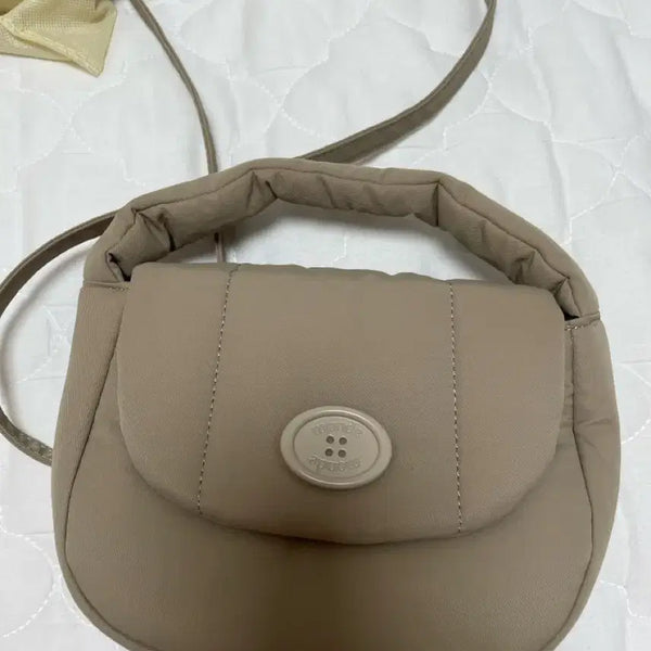 [BUNJANG] MondeMonde Button Padding Bag Mini Beige / 몽드몽드 버튼 패딩백 미니 베이지