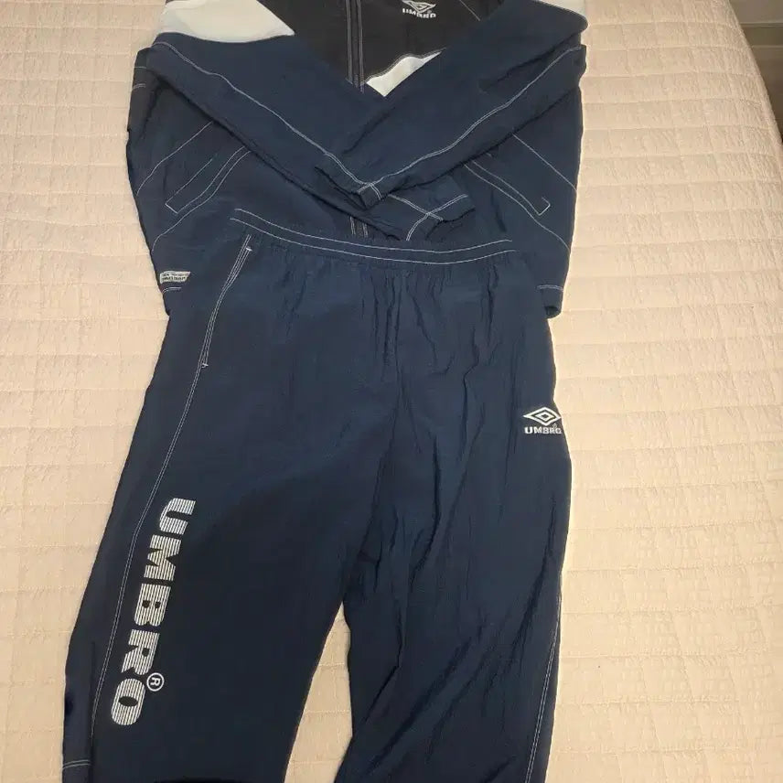 [BUNJANG] Umbro Crispy Taslan Setup Navy / 엄브로 크리스피타슬란 셋업 110-85  판매합니다