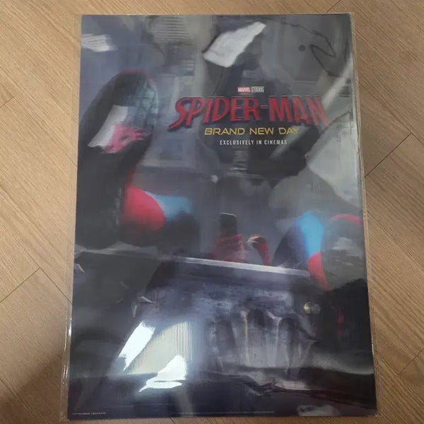 [BUNJANG] Spider-Man 3D Lenticular Poster & Pin Badge Bundle Set / 스파이더맨 3D 렌티큘러 포스터 & 핀뱃지 포함일괄 팝니다