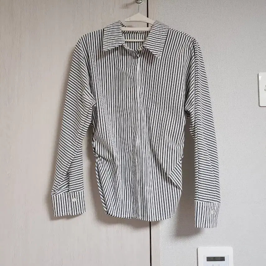 [BUNJANG] Vertical Stripe Shirring Shirt / 세로 스트라이프 옆셔링 셔츠.블랙/그린(색상택).새상품