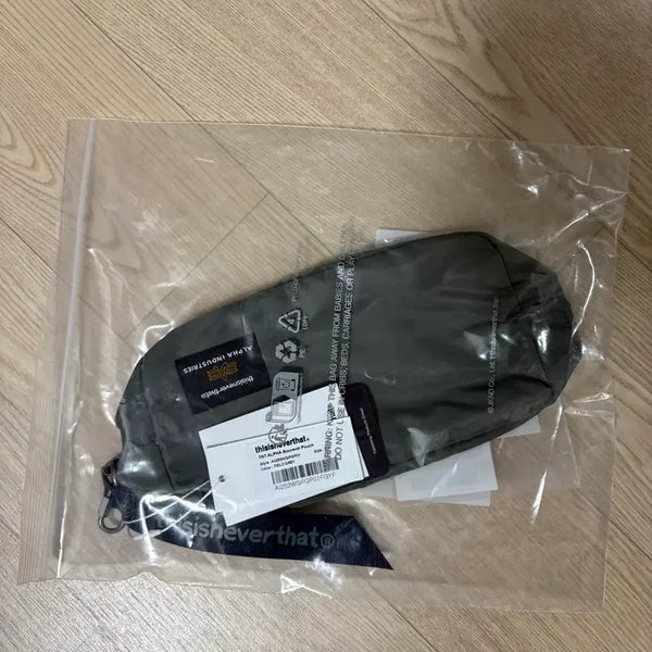 [BUNJANG] thisisneverthat x Alpha Industries Pouch Bag (Khaki) / 디스이즈네버댓x알파인더스트리 파우치 가방(새 상품)