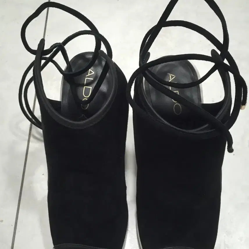 [BUNJANG] ALDO Black Suede Open Toe Ankle Strap Heels (230) / 알도(ALDO) 블랙 스웨이드 오픈토 앵클 스트랩 힐 230