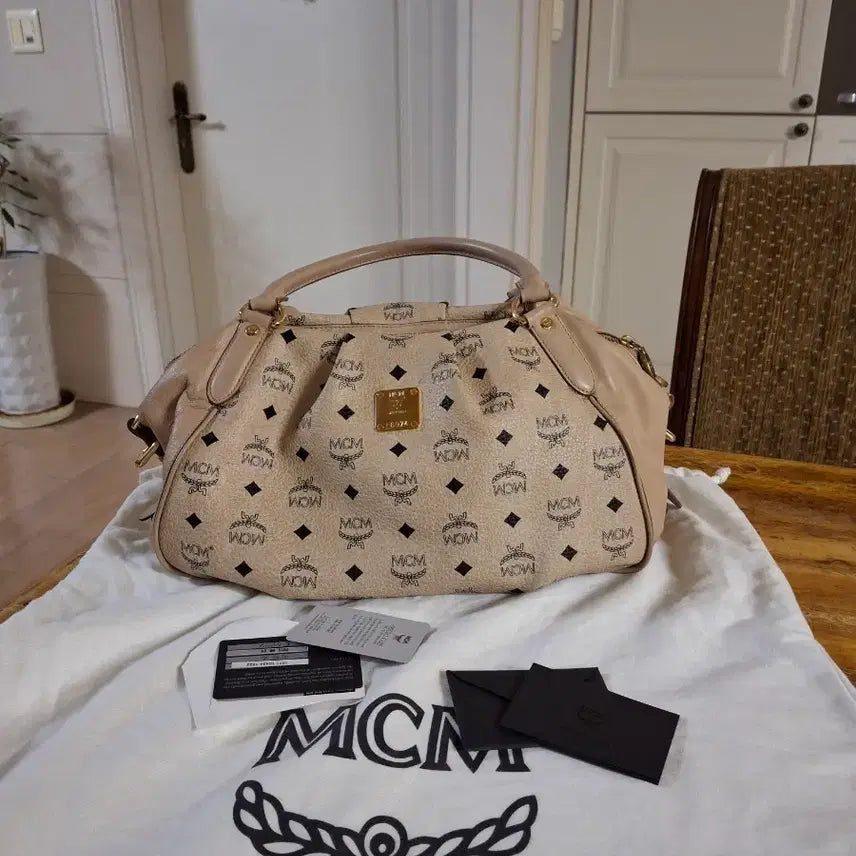 [BUNJANG] MCM Signature Logo Pattern Tote Bag / MCM 비세토스 토드백(정품)