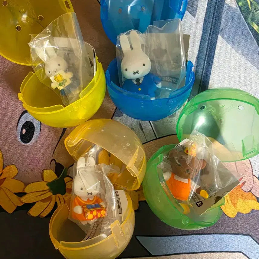 [BUNJANG] Miffy Mom's Birthday Gacha Figure Set (4 Types) / (정품)미피 엄마생일 가챠 피규어 4종 풀세트