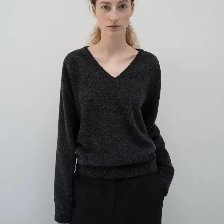 [BUNJANG] LFM Merino Wool V-Neck Pullover Charcoal / (새상품) LFM Merino Wool V-Neck Pullover 메리노울 브이넥 니트 차콜