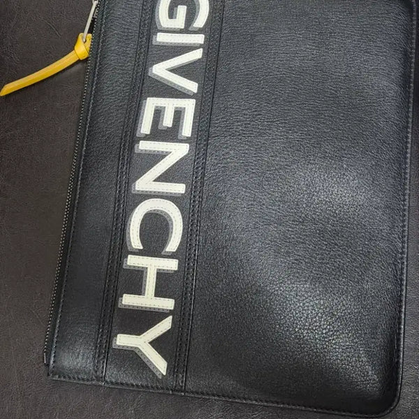 [BUNJANG] Givenchy Logo Clutch / 지방시 로고 클러치